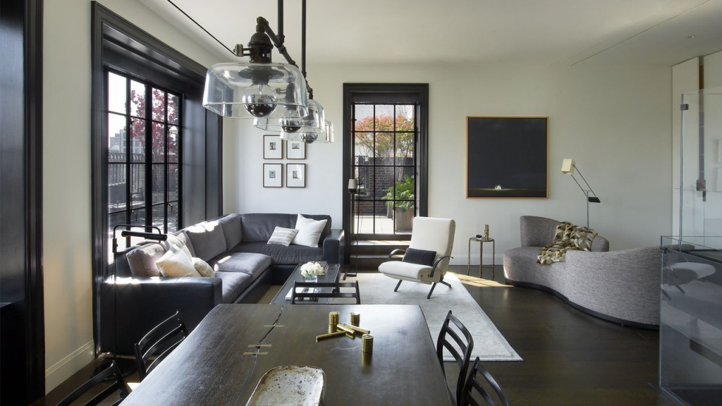 Cтудия Sara Story Design оформила трехэтажную квартиру в районе Грэмерси Парк, расположенном на Манхэттене