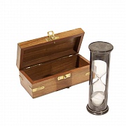 Песочные часы в деревянной коробке
